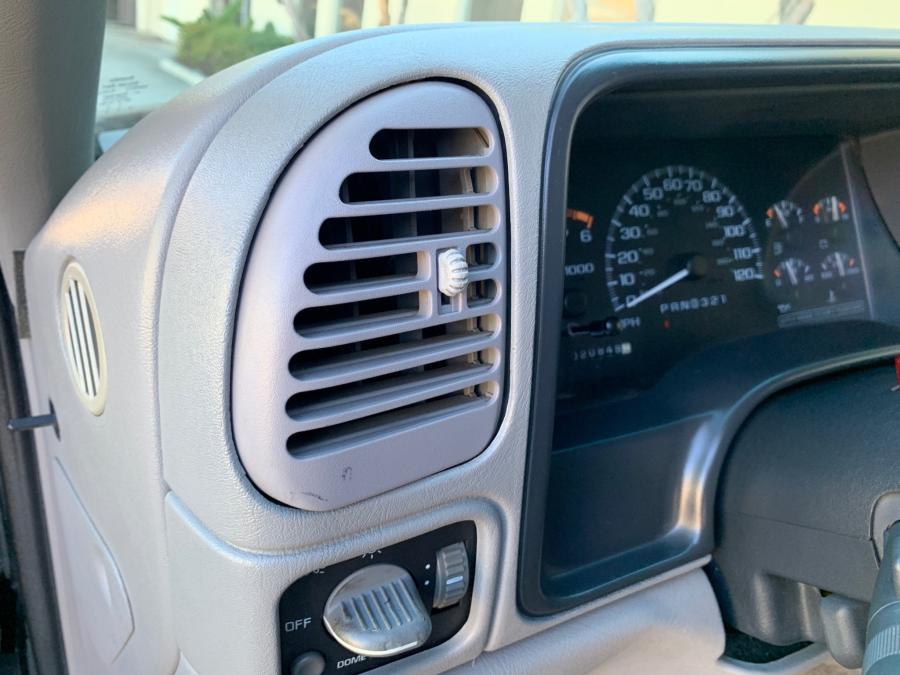 Детали интерьера Chevrolet Tahoe Limited (GMT840) 2000 года  (фото 133 из 233)